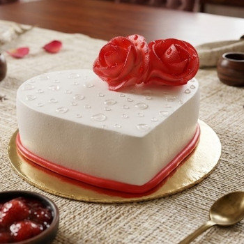 Heart Shape Vanilla Cake